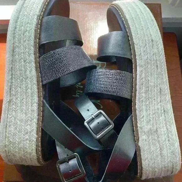 Diba Woman’s Day Line Sandal In A Gunmetal Grey Gladiator Style - Picture 5 of 7